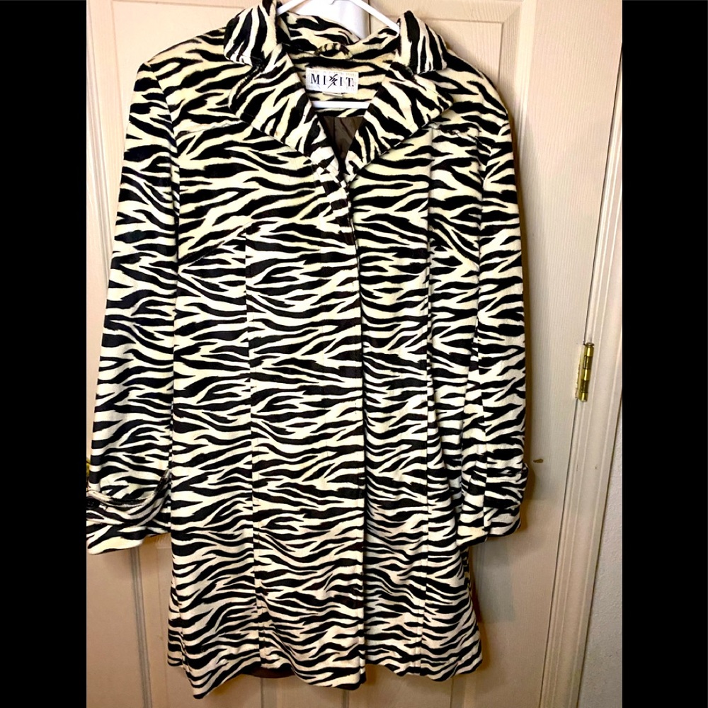 Mix it coat zebra print size Medium